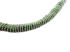 HALSKETTE COLLIER 16 cm D. Band Grün Knoten silber / grün / olivefarbene Perlen