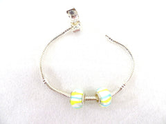 Armband 18 cm Clipver. 2 weiß gelb blau gestreifte Glasperlen o. Innengewinde