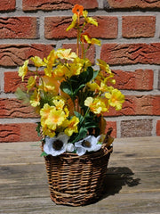 Casa-Poador Gesteck im Korb Osterglocken Primel Kunstblumen Frühling Dekoration