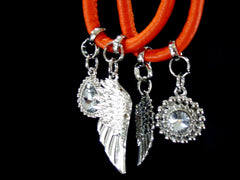 Kette Halskette 20 cm Leder Orange silberfarbene Flügel & Straß Anhänger Top !
