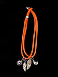 HALSKETTE 20 cm Leder Orange silberfarbene Flügel & Straß Anhänger Top !