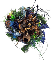 Grabschmuck Grabgesteck Blau Natur Seidentanne Zapfen Kunstblumen Korb