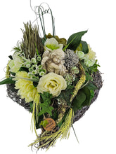 CASA - POADOR GRABSCHMUCK Herzgesteck Rebenunterlage Kunstblumen Creme Grün Christrose Engel Friedhof Gedenken