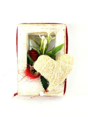 Holz Bilderrahmen Vintage Shabby Gesteck Rot Weiß Rose Sisalherz Kunstblumen