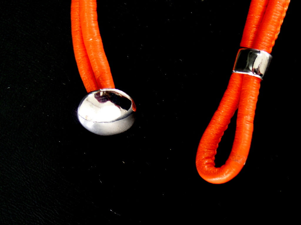Kette Halskette 20 cm Leder Orange silberfarbene Flügel & Straß Anhänger Top !