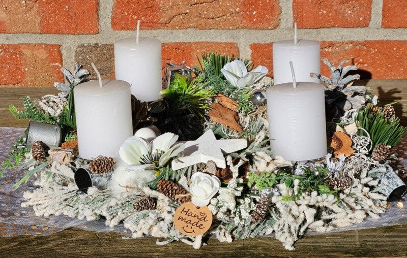 Adventskranz Weiß Jingle Bells künstliche Tanne 35 cm Glöckchen Zapfen Stern