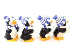 Dekofiguren Set 4 Pinguine Keramik Ton 12 cm Schal Mütze Schneball