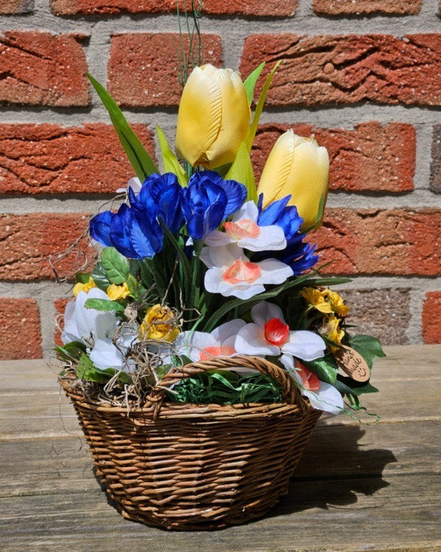 Casa-Poador Gesteck im Korb Tulpen Osterglocken Krokus Kunstblumen Frühling Deko