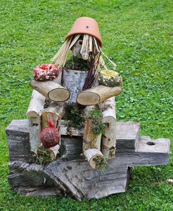 Vogelfutter Figur Männchen schöne Dekoration Sonnenblumenkerne Mais Futter Mix