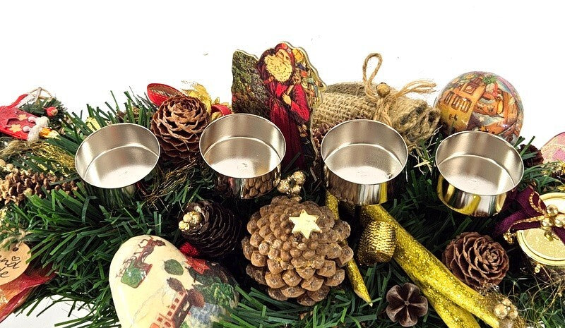 Weihnachtsgesteck Tischschmuck Nostalgie Zapfen Kugeln Tanne Kerzen