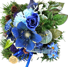 Grabschmuck Gesteck Kissen künstliche Blumen Tanne Christrose Blau Friedhof