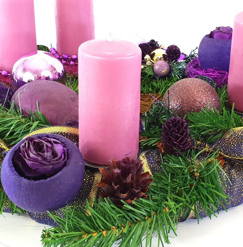Adventskranz Kranz künstliche Tanne 40 cm Lila Gold Kerzen Kugeln Sterne Advent