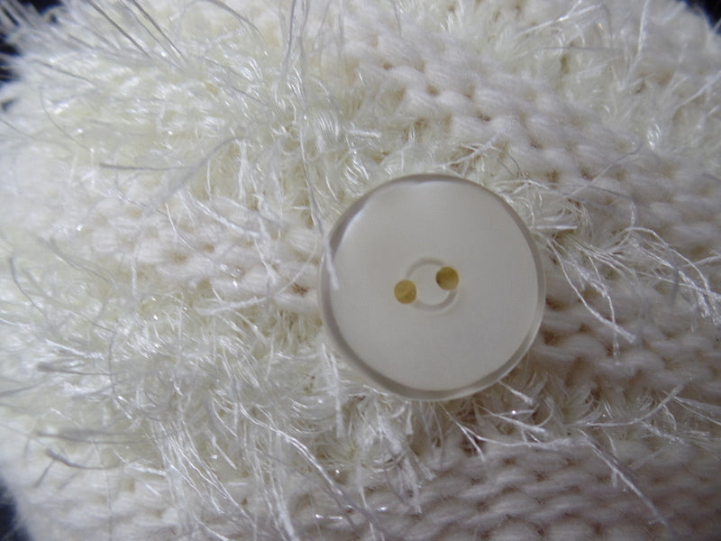 Mütze Strickmütze Creme mit Knopf & Gitzerfäden Goliat