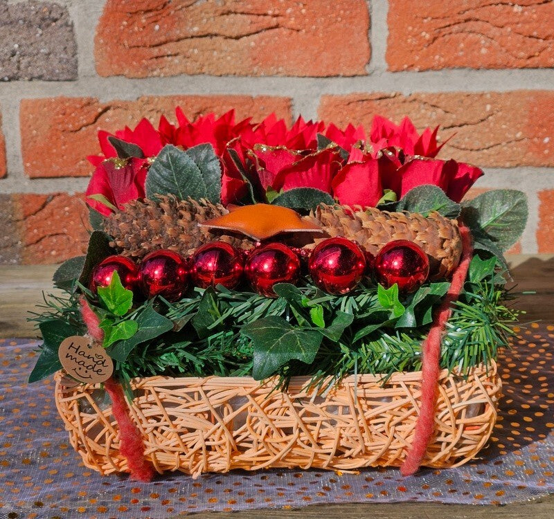Casa-Poador Weihnachtsgesteck künstliche Accessoires Zapfen Tanne Kugeln Rosen