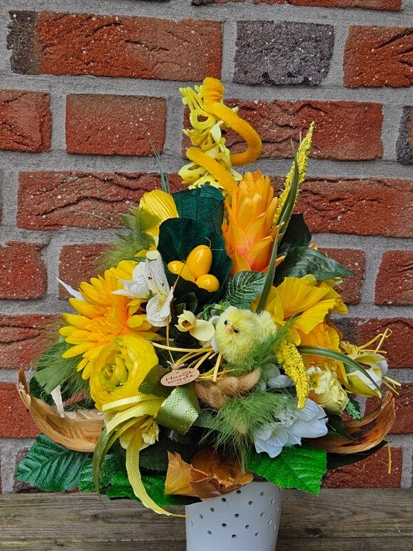 Strauß Osterstrauss Gelb Weiß  Seide Kunstblumen Tulpen Eier Federn Kücken Deko