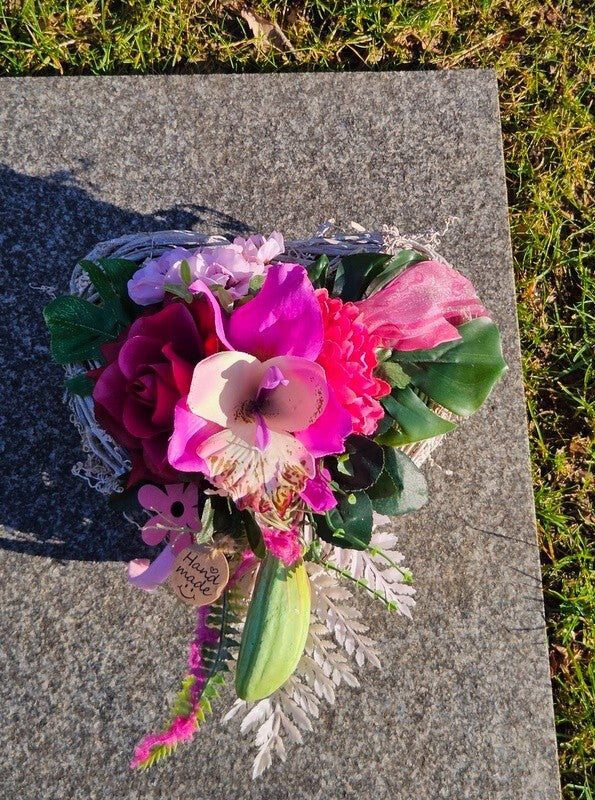 Casa-Poador Grabschmuck Herz Reisigesteck Herz Rosa CymbidieKunstblumen Friedhof
