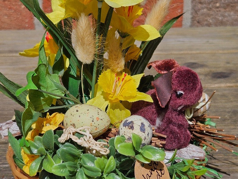 Casa-Poador Gesteck im Korb Osterglocken Lagurus Hase Kunstblumen Frühling Deko