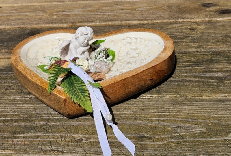 Casa-Poador Herzform aus Mangoholz Emaille Weiß Creme Holzschale Engel Friedhof
