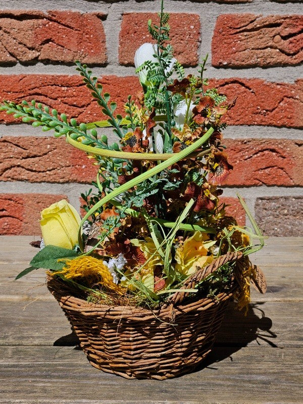 Casa-Poador Gesteck im Korb Osterglocken  Kunstblumen Frühling Hase Dekoration