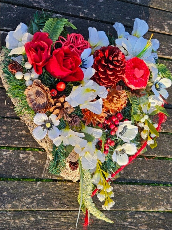 Grabschmuck Herz Kissen Moos 30 cm rot Weiß Rose Kunstblumen Zapfen Grabgesteck