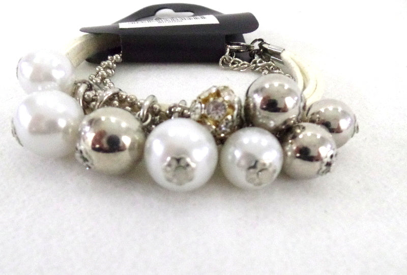 Armband Bijoux 7 reihig Weiß / Silber Perlen Stoff Modeschmuck Karabinerverschl