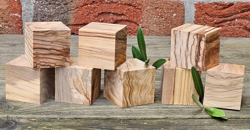 Olivenholz Schnitzholz Rohling Massivholz 40x40x40 mm 8 Stück Carving Würfel