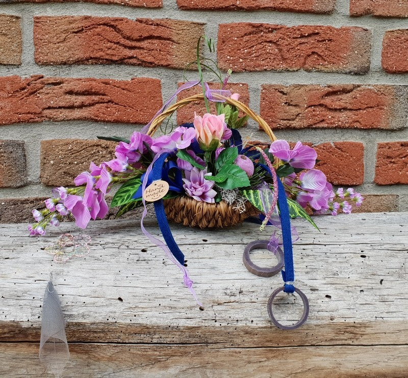 Hängekorb Gesteck Seide Lila Blau Kunstblumen Blauregen Rosen Fenster Dekoration