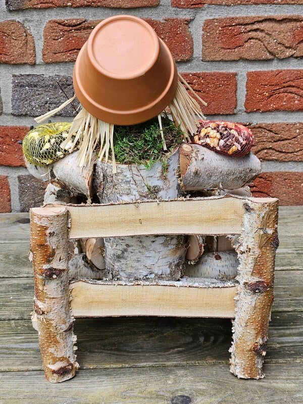 Vogelfutter Figur Männchen schöne Dekoration Sonnenblumenkerne Mais Futter Mix
