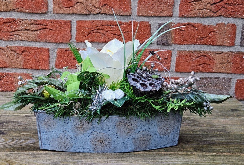 Casa-Poador Weihnachtsgesteck Weiß Grün silber Amaryllis Kugeln künstliche Tanne