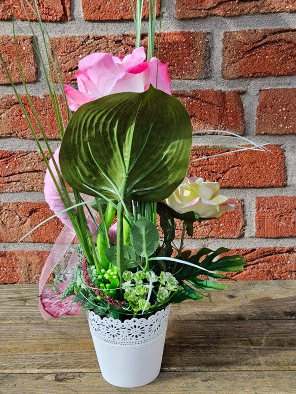 Casa-Poador Gesteck Seide Rosa Weiß Rose Kunstblumen rund Filzherz Dekoration