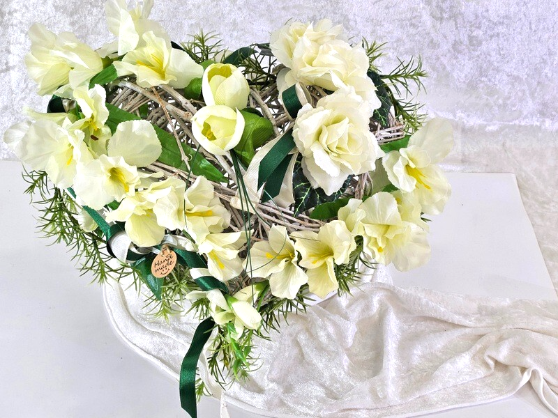 Casa-Poador Herz Rebengesteck Weiß Creme Kunstblumen Gladiolen Geschenk Friedhof
