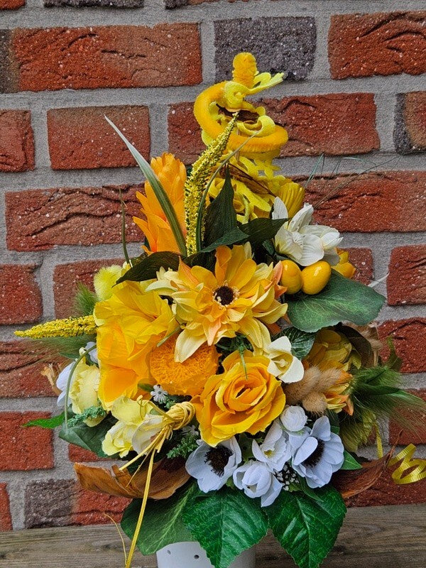 Strauß Osterstrauss Gelb Weiß  Seide Kunstblumen Tulpen Eier Federn Kücken Deko