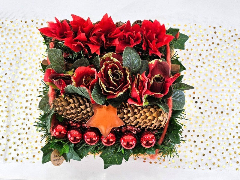 Casa-Poador Weihnachtsgesteck künstliche Accessoires Zapfen Tanne Kugeln Rosen