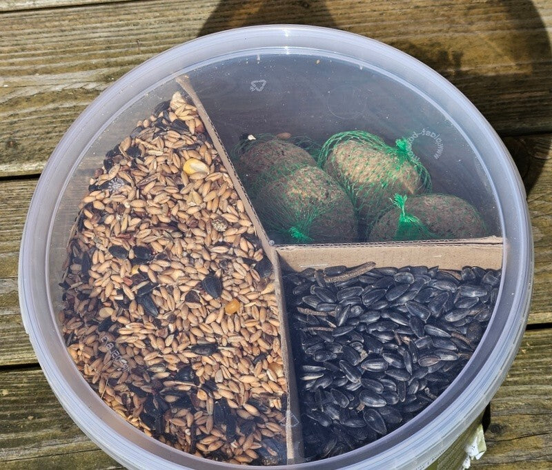 Vogelfutter Mix Eimer 3 kg Vogelfutter Meisenfutter schwarze Sonnenblumenkerne