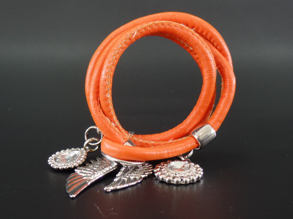 Armband Wickelarmband Leder Orange silberfarbene Flügel & Straß Anhänger Top
