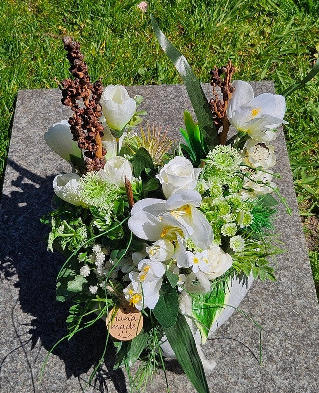 Casa-Poador Herzgesteck künstlich Beton Weiß Creme Grau Kunstblumen 20 cm H Herz