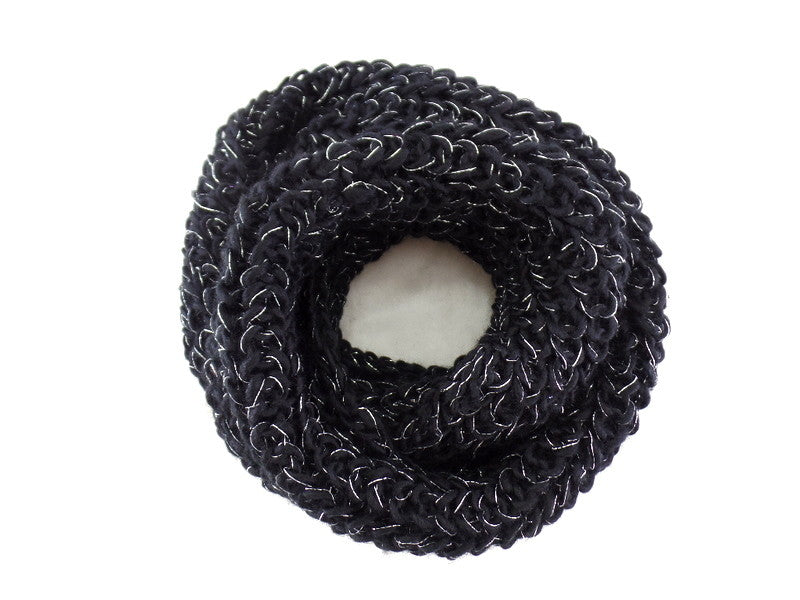 Schal Rundschal Schwarz Loop Wickelschal silberfarbige Fäden gestrickt dick Top