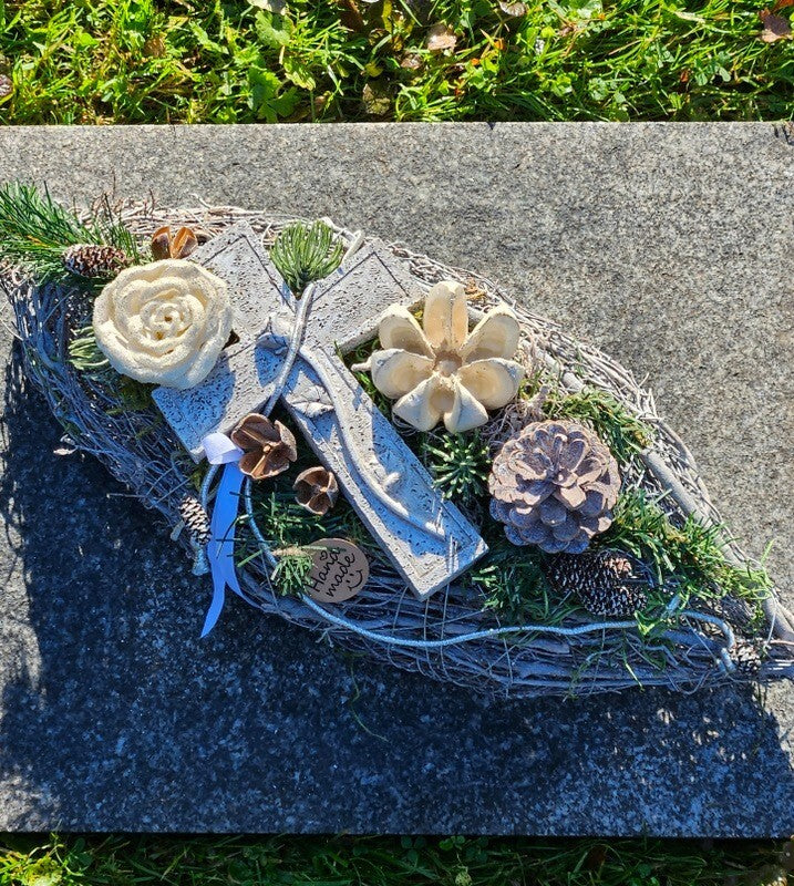 Grabschmuck Gesteck künstliche Blumen ellipse Weiß Naturmaterial Friedhof