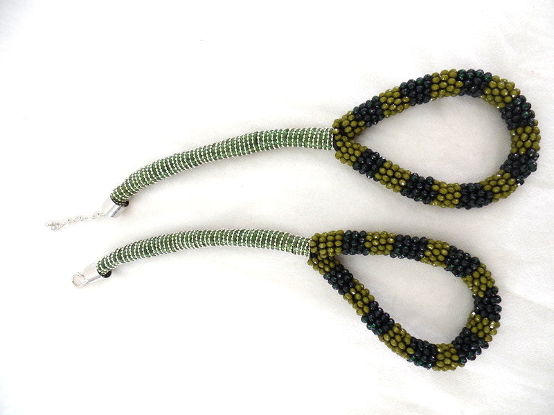 Halskette Collier 16 cm D. Band Grün Knoten silber / grün / olivefarbene Perlen