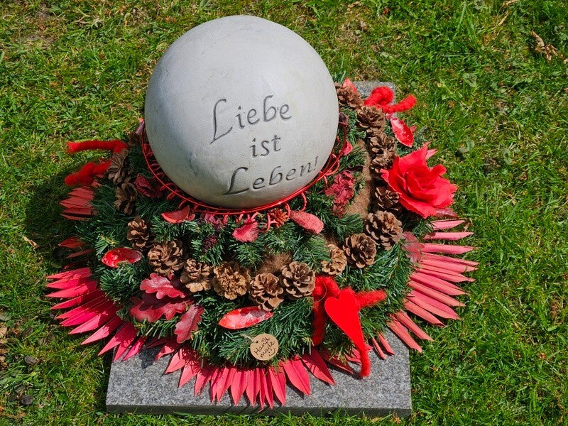 Grabschmuck Exoten Mix Rot Natur gefärbt Kugel Kranz Allerheiligen Totensonntag
