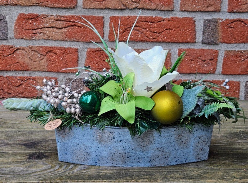 Casa-Poador Weihnachtsgesteck Weiß Grün silber Amaryllis Kugeln künstliche Tanne