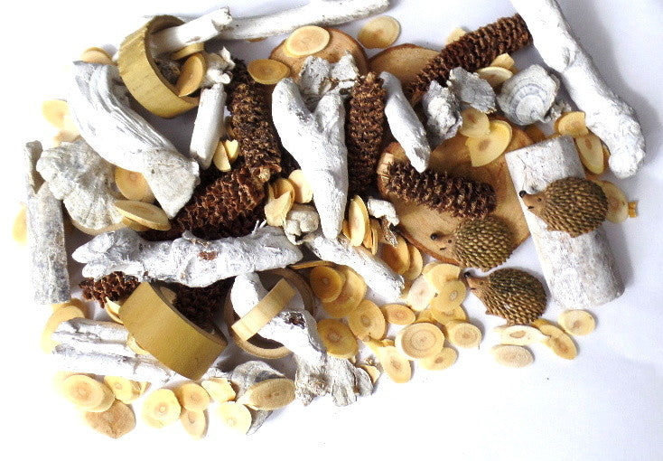 Natur Deko Sortiment Mix 250 g Zapfen Baum / Holzscheiben Äste Bambusringe Igel