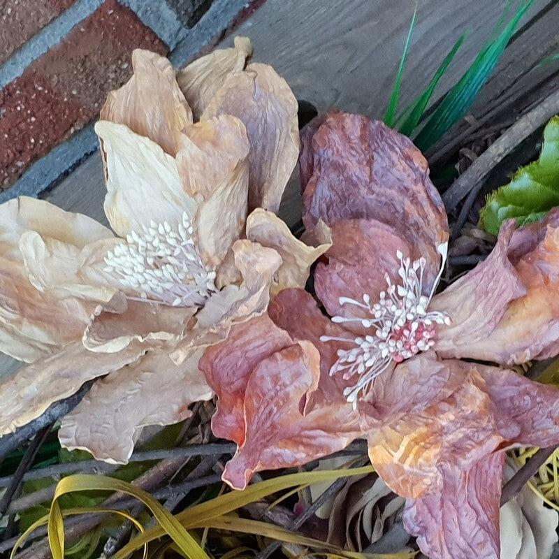 Gesteck Kunstblumen Weinrebengerüst Gelb Braun Wachsblumen Dekoration