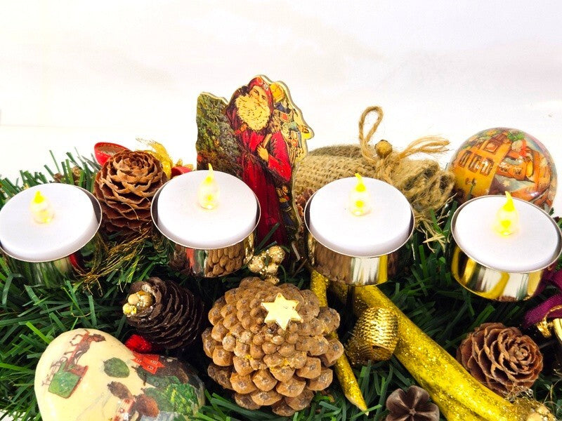 Weihnachtsgesteck Tischschmuck Nostalgie Zapfen Kugeln Tanne Kerzen