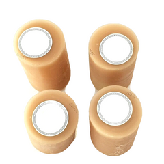 Kerzen 4 Stück Stumpenkerzen durchgefärbt Caramel mit Kerzenteller