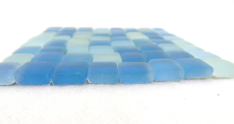 BORDÜRE Glasmosaik hellblau blau matt Borde 1 x Quadrat 64 Steine unregelmäßig