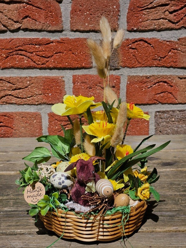 Casa-Poador Gesteck im Korb Osterglocken Lagurus Hase Kunstblumen Frühling Deko