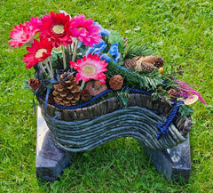 Grabschmuck Gesteck künstliche Blumen Tropfen Rosa Blau Exoten Zapfen Friedhof