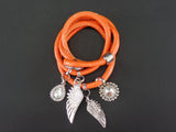 ARMBAND WICKELARMBAND Leder Orange silberfarbene Flügel & Straß Anhänger Top
