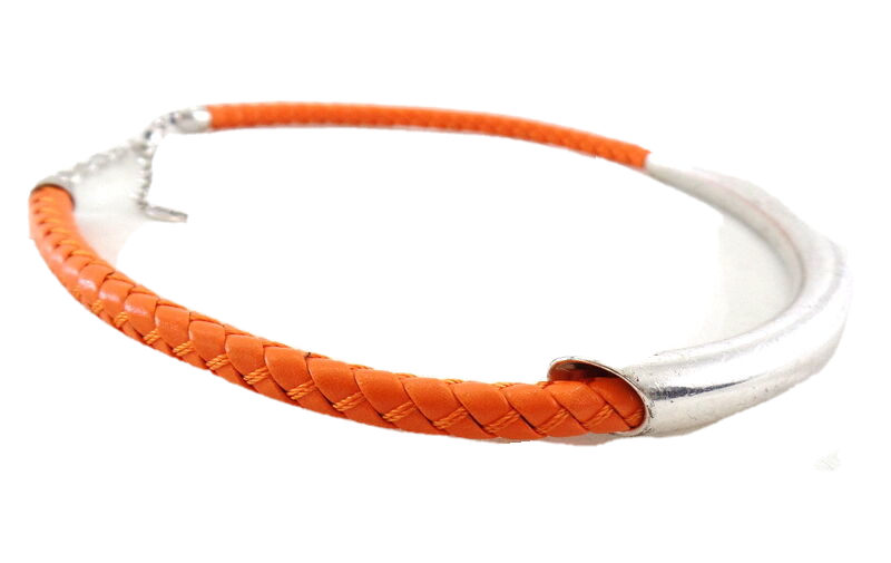 Halskette mit orangefarbenen geflochtenen Lederband silberfarb. Anhänger Top